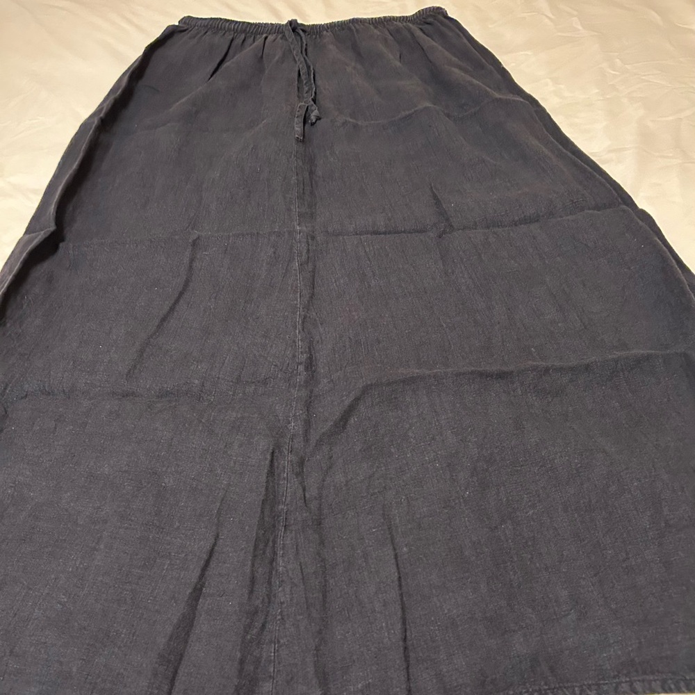 Black Linen Skirt- Large- 
TomTom California